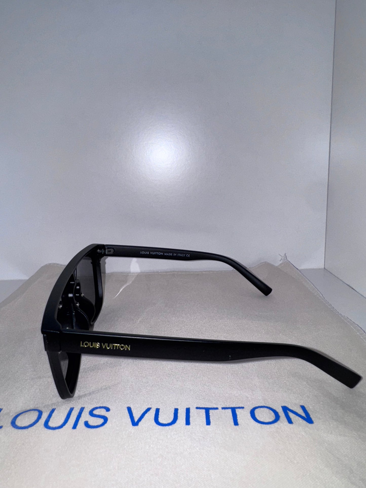 LV Waimea Shades Black