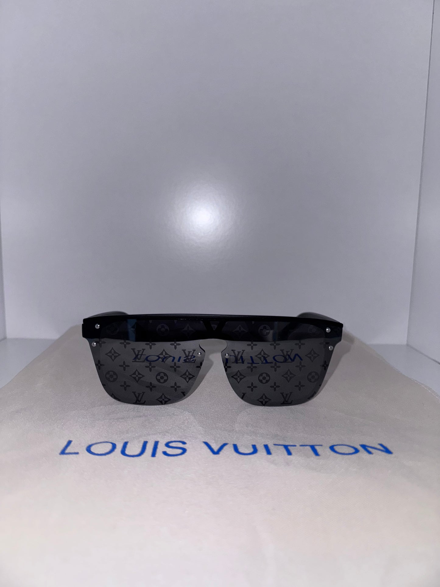 LV Waimea Shades Black